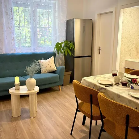 Mediterranean Terrace-newly Renovated In Center *