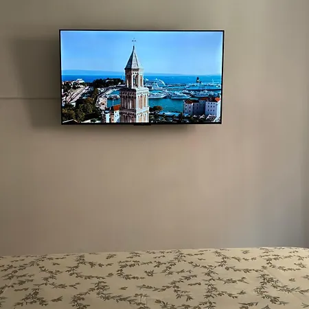 Mediterranean Terrace-newly Renovated In Center Split
